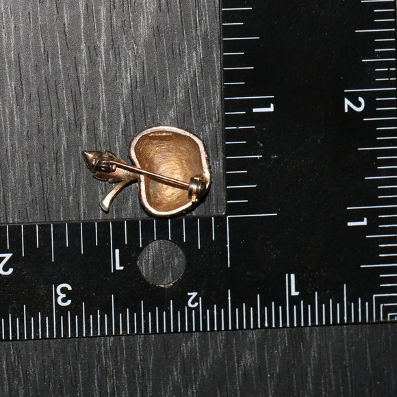 APPLE Rhinestone Brooch Pin - J.J. Jonette Jewelry Company SIGNED - Picture 8 of 8